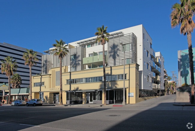 Arrezo - VRS Arrezo Apartments LLC