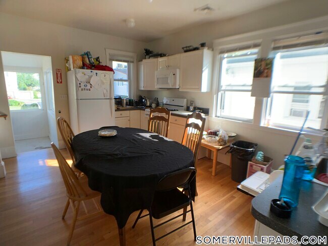 98 W Quincy St