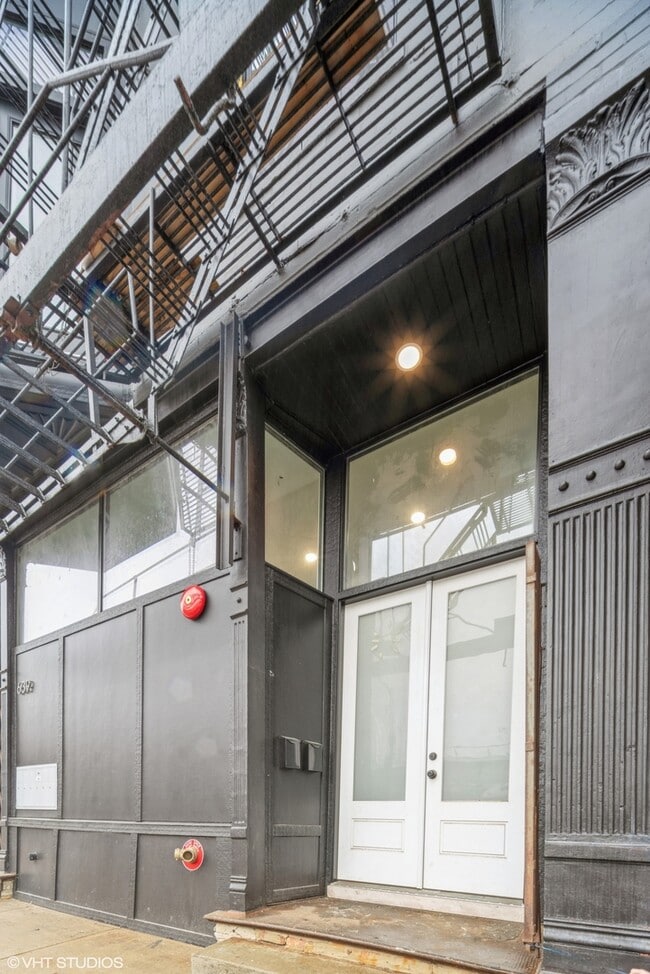 Photo - 639 W 18th St Unit 1