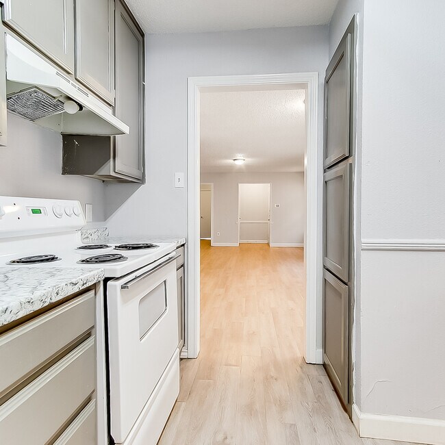 Photo - 2404 Kingsford Ct