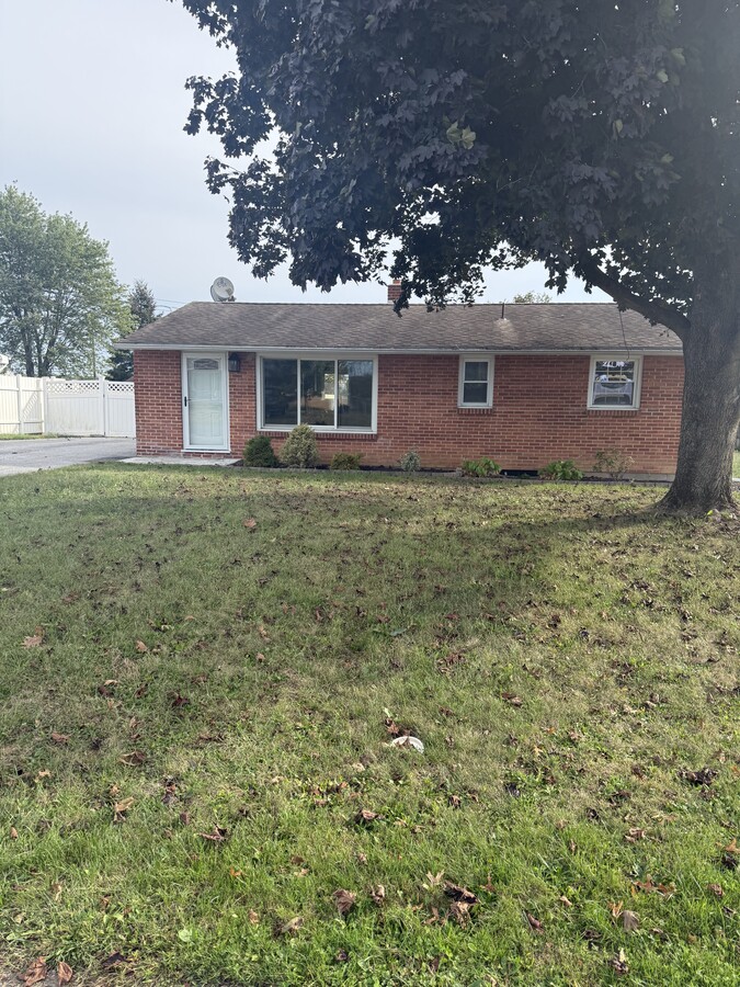 Photo - 102 A St