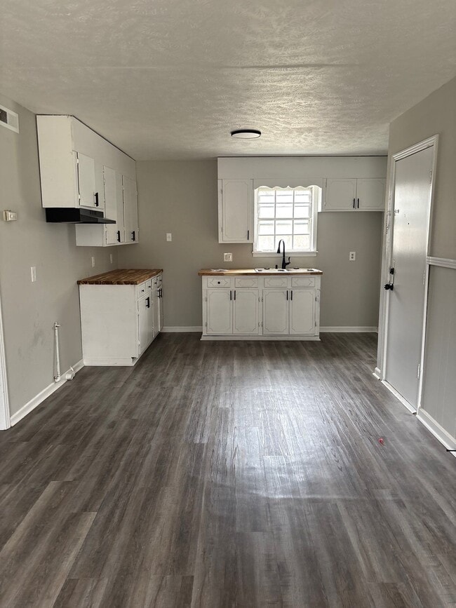 Building Photo - 48 W Cooper St