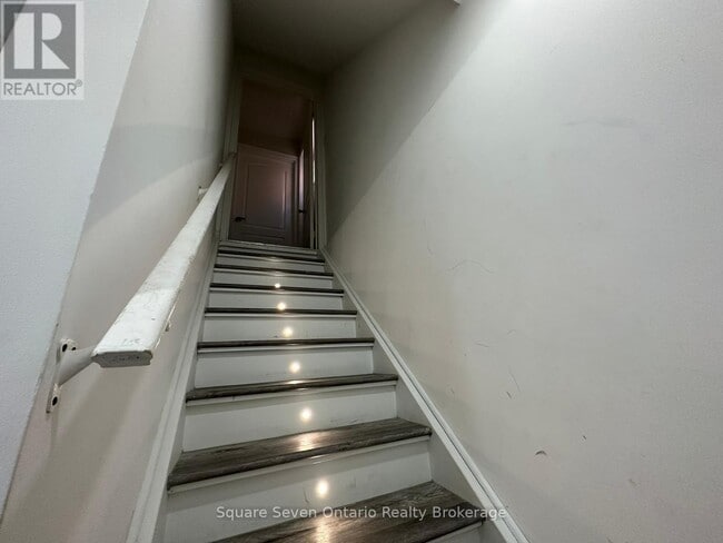 Photo - 16 Napoleon Cres