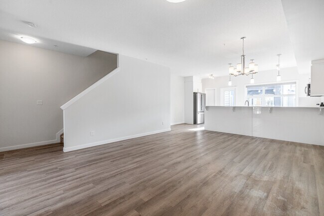 Photo - 1631 Hammond Cres NW Unit 03