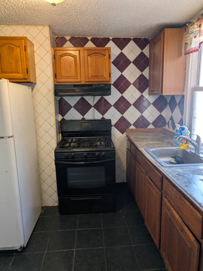 Photo - 76 Grove Ave Unit 2