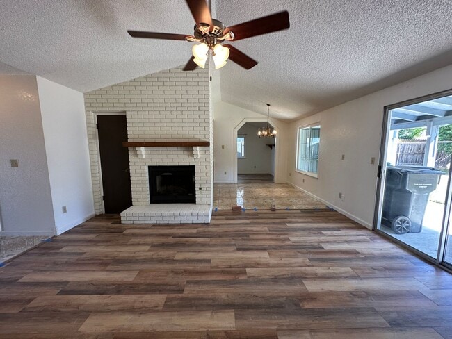 Photo - 1135 Amberwood Ln