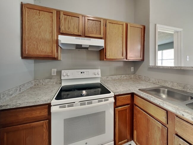 Photo - 3014 Pepperidge Dr E