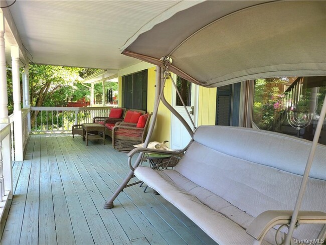 Photo - 276 Quaker Rd