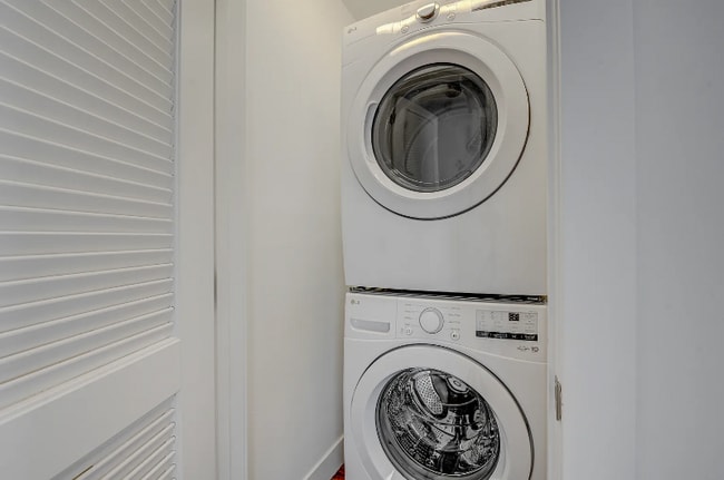 Photo - 1851 N Howard St Unit B1