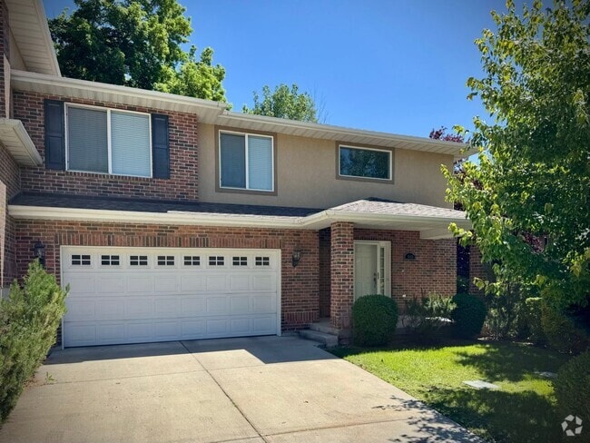 Building Photo - Spacious Midvale Townhome