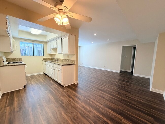 515 E Elmwood Ave Unit 107