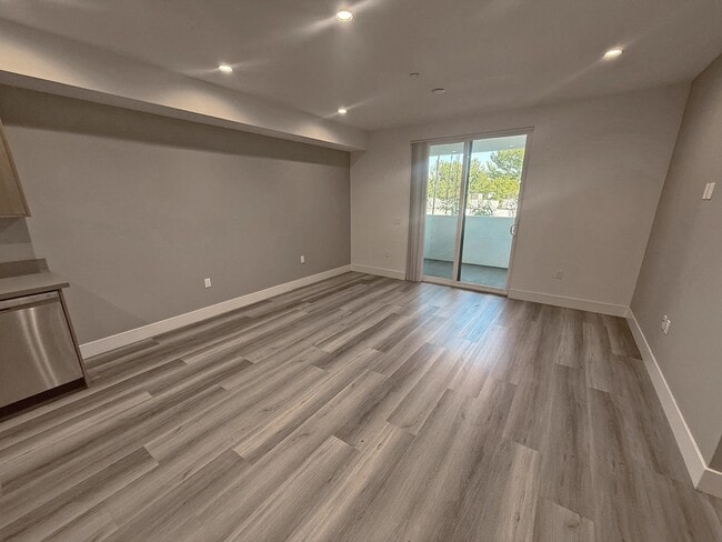 Photo - 11155 Huston St Unidad 305