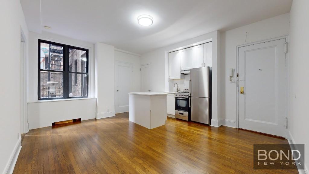 Photo - 140 E 46th St Apartment Unit 2H