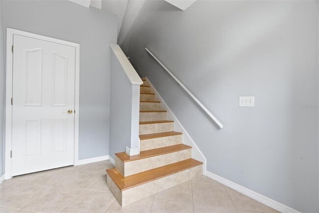 3011 Pointeview Dr