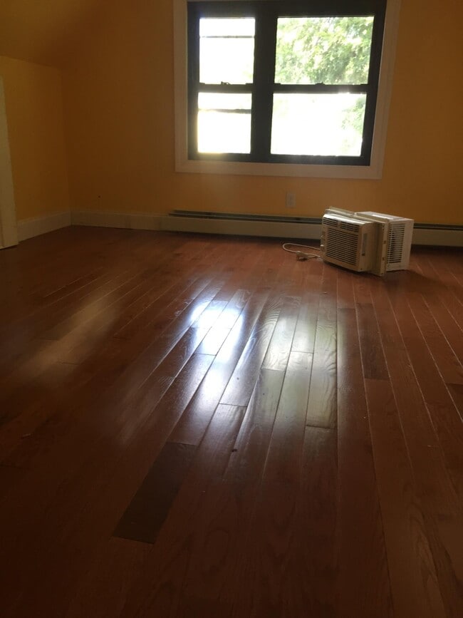Building Photo - 129 N High St Unit #2 Rental