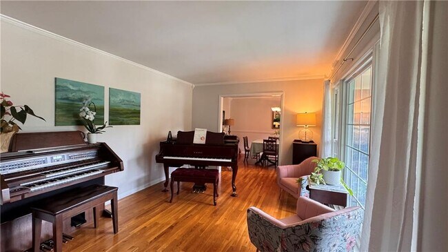 Photo - 3082 Greenbrook Way NE