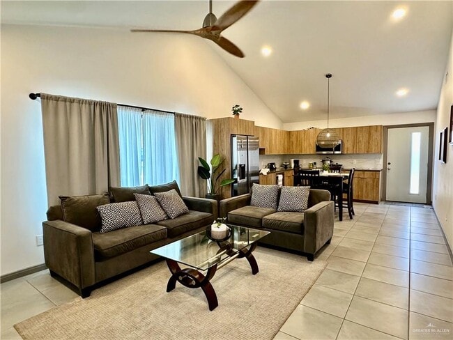 1308 E Iris Ave Unit 4