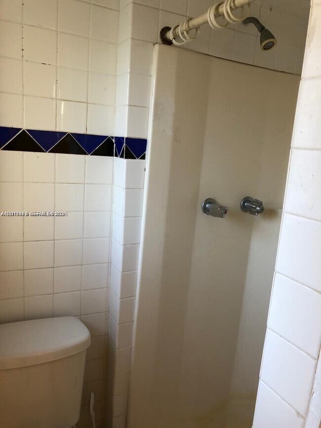 Photo - 5411 Ravenswood Rd Unit 7a
