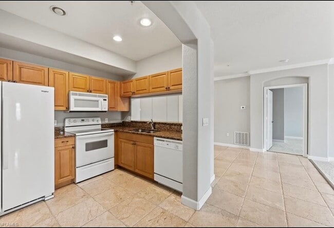 Photo - 13141 Bella Casa Cir Unidad #3178 with Garage