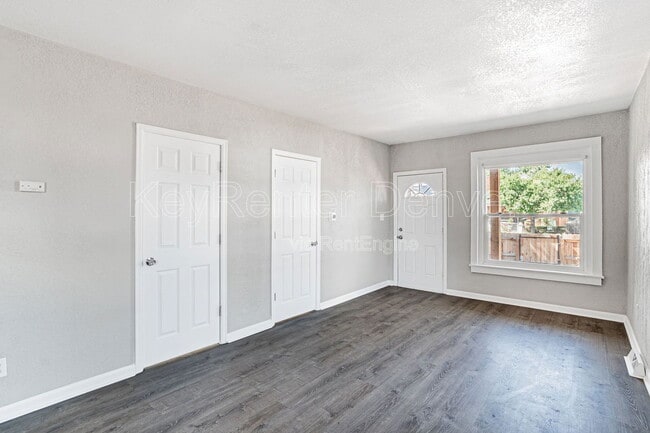 Photo - 4768 Vine St