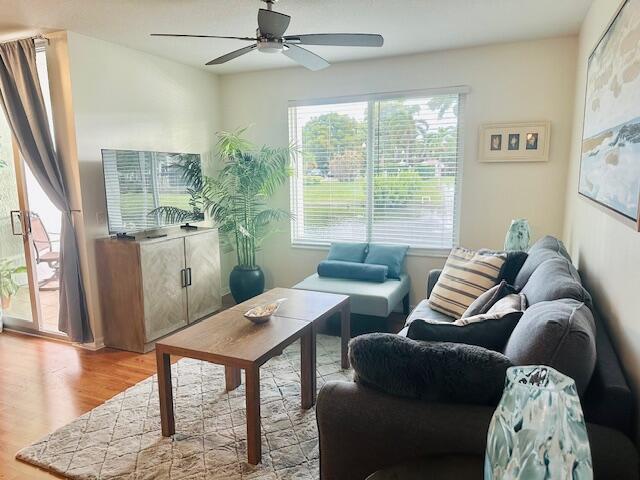 402 Villa Cir Unit 402