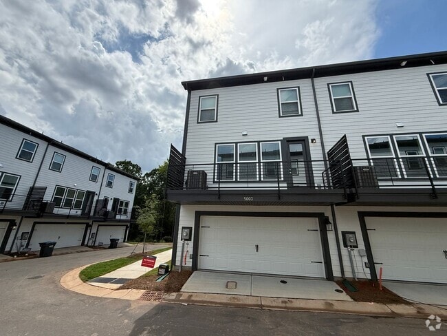 Building Photo - Brand New 3-Story home in the heart of Nor...