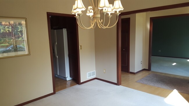 Formal dining - 2007 Glendale Hills Dr NE