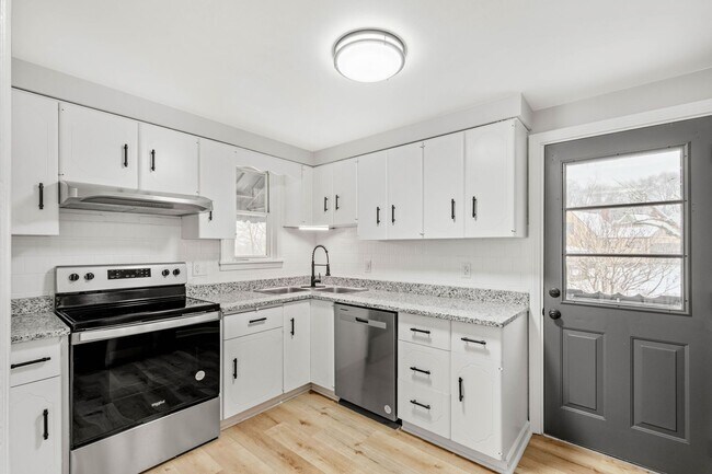 GORGEOUS 3 BEDROOM HOME IN DRAVOSBURG WITH... - GORGEOUS 3 BEDROOM HOME IN DRAVOSBURG WITH...