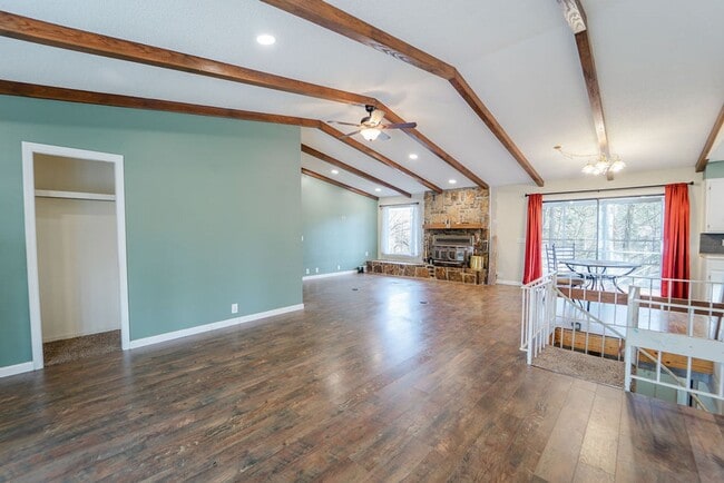 Photo - Spacious 3 Bedroom, 3 Bath Two story home!!