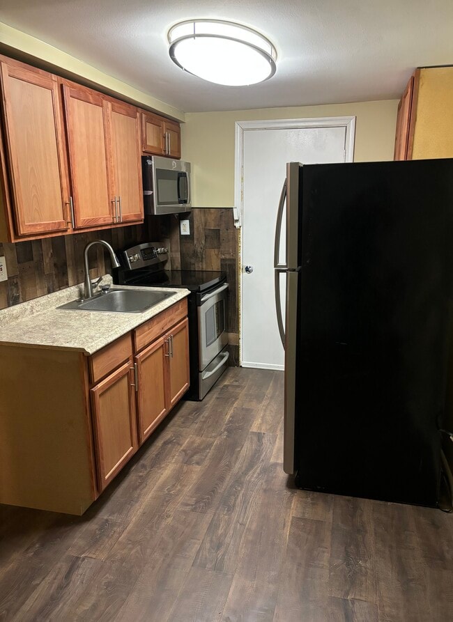 Building Photo - 6043 Wister St Unit 2F
