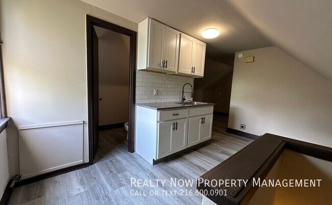 Photo - Cleveland Heights 1 bedroom 3rd Floor Unidad 3346Desota-3