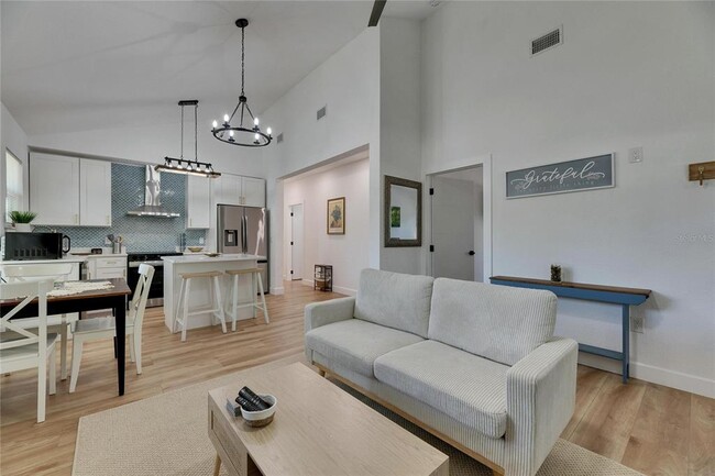 1021 E 25th Ave