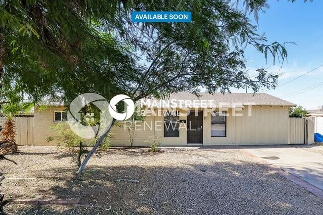 Building Photo - 4 Bedroom Pet-Friendly Home in Phoenix, AZ...