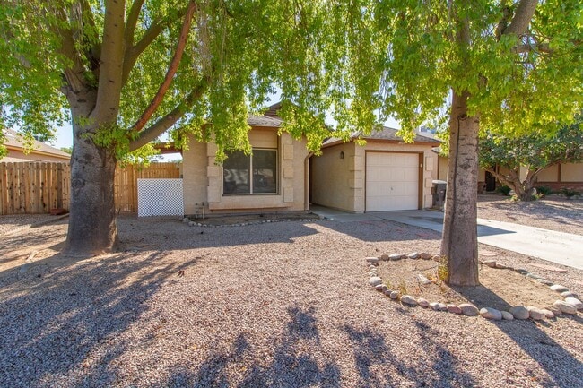 Building Photo - Check Out This Charming 2-Bed Gem with Private Pool