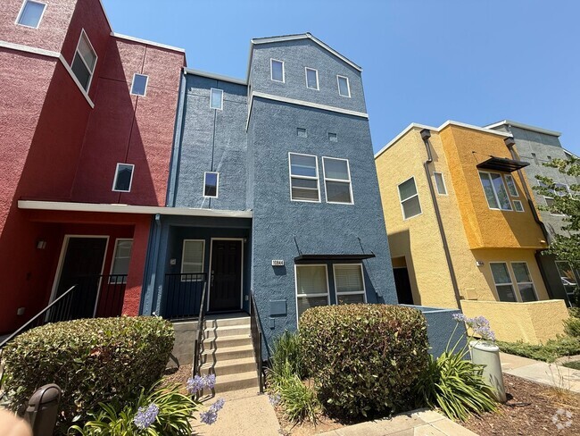 Building Photo - Adorable 4/3 Tri-Level Home - Rancho!  Ple...