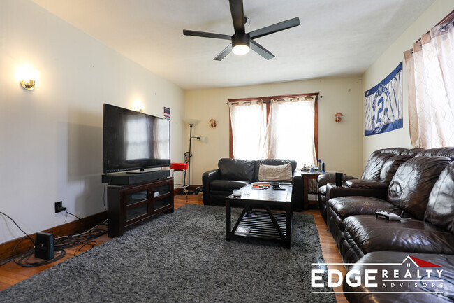 Building Photo - 6 Oliva Rd Unit 2 Rental