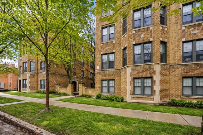 Photo - 3610 N Claremont Ave Unit # 0M3