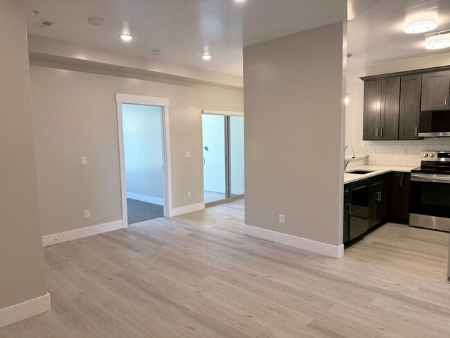 Building Photo - 67 S Main St Unit #401 - Juliette