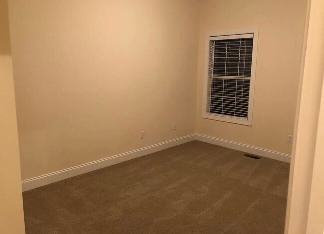 Photo - 5 BR/3 Bath in Willow Pointe (Lake Carolin...