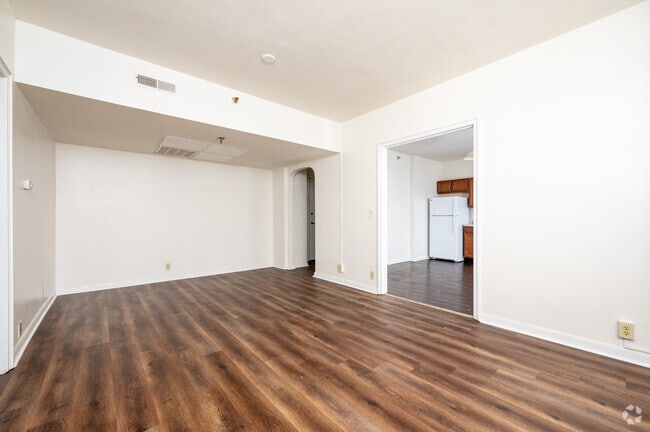 2 habitaciones, 1 baño, 884 pies cuadrados, sala de estar
