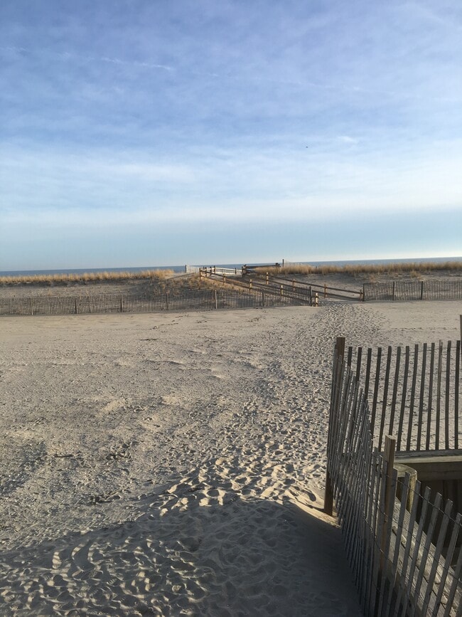 Building Photo - 16 S Madison Ave Unit 2