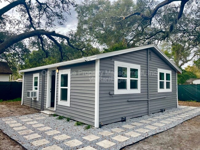 Building Photo - 2010 E Waters Ave