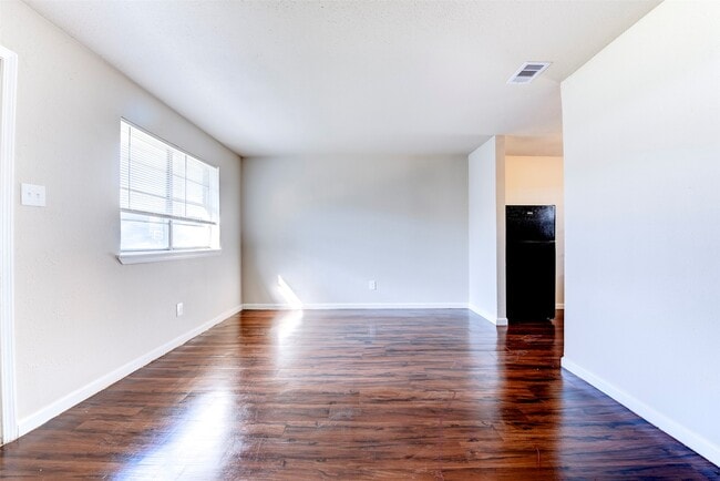 Building Photo - 5521 Cavalcade St Rental