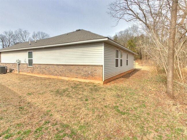 Photo - 823 Highgarden Cir
