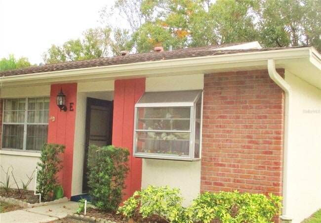 Building Photo - 2225 Lark Cir W Unit E