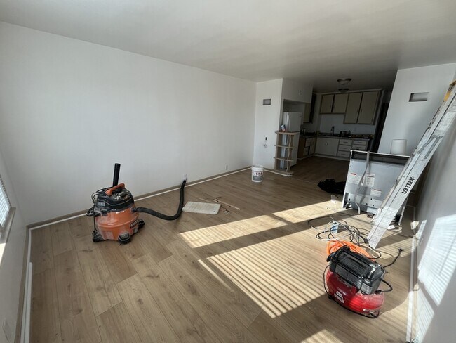 Photo - 412-412 N Lake St