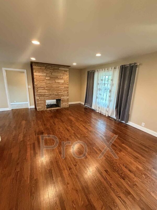 Photo - 740 E 33rd St