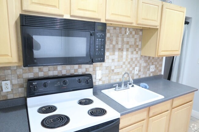 Building Photo - 472 Pearl St Unit 1 Rental
