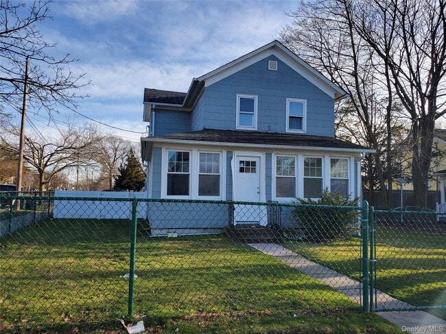 Building Photo - 40 Amity St Unit Upper Rental