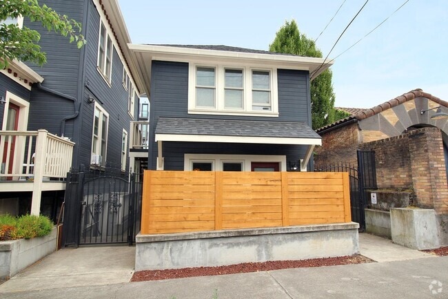 Building Photo - 220 NW 17th Ave Unit A-1 Rental